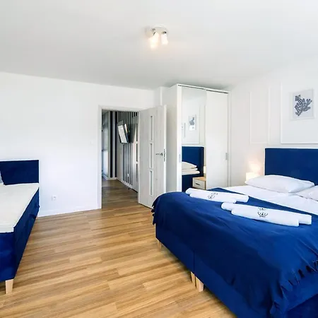 10b Niebieskie Z Basenem Krytym, Odkrytym, Sala Zabaw, Animacjami פודאובי